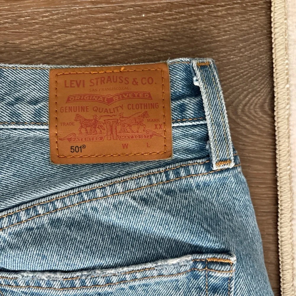 Levi's Light Blue Distressed Straight Leg Jeans - Picture 3 of 4